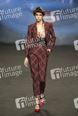 Ana Locking Fashion Show auf der Mercedes-Benz Fashion Week Madrid Herbst/Winter 2019