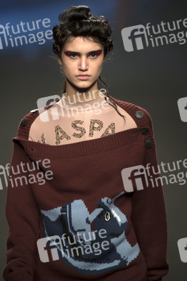 Ana Locking Fashion Show auf der Mercedes-Benz Fashion Week Madrid Herbst/Winter 2019
