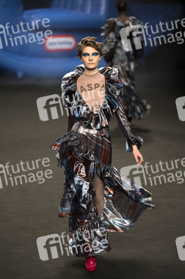 Ana Locking Fashion Show auf der Mercedes-Benz Fashion Week Madrid Herbst/Winter 2019