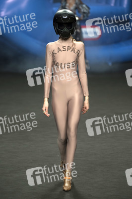 Ana Locking Fashion Show auf der Mercedes-Benz Fashion Week Madrid Herbst/Winter 2019