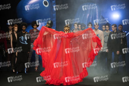 Ana Locking Fashion Show auf der Mercedes-Benz Fashion Week Madrid Herbst/Winter 2019