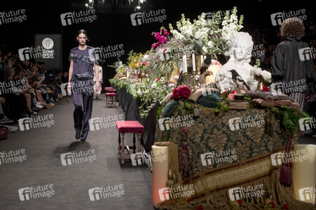 Duyos Fashion Show auf der Mercedes-Benz Fashion Week Madrid Herbst/Winter 2019