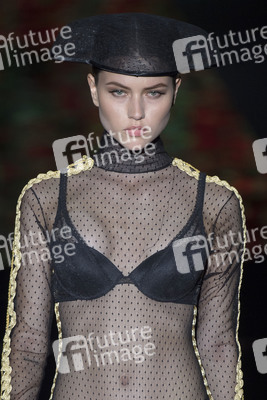 Andrés Sardá Fashion Show auf der Mercedes-Benz Fashion Week Madrid Herbst/Winter 2019