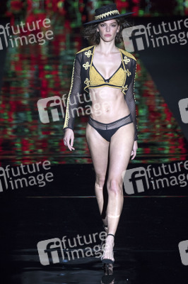 Andrés Sardá Fashion Show auf der Mercedes-Benz Fashion Week Madrid Herbst/Winter 2019