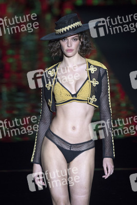Andrés Sardá Fashion Show auf der Mercedes-Benz Fashion Week Madrid Herbst/Winter 2019