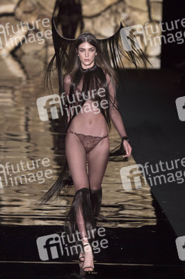 Andrés Sardá Fashion Show auf der Mercedes-Benz Fashion Week Madrid Herbst/Winter 2019