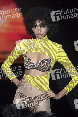Andrés Sardá Fashion Show auf der Mercedes-Benz Fashion Week Madrid Herbst/Winter 2019