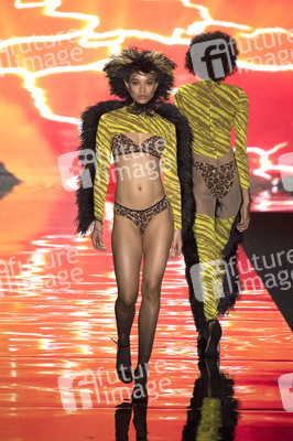 Andrés Sardá Fashion Show auf der Mercedes-Benz Fashion Week Madrid Herbst/Winter 2019