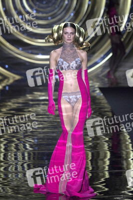 Andrés Sardá Fashion Show auf der Mercedes-Benz Fashion Week Madrid Herbst/Winter 2019