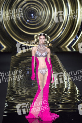 Andrés Sardá Fashion Show auf der Mercedes-Benz Fashion Week Madrid Herbst/Winter 2019