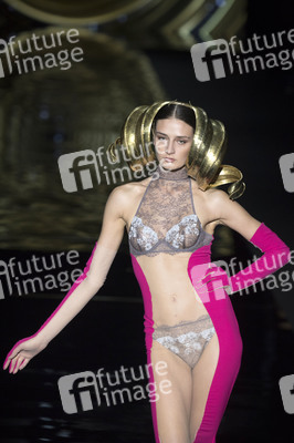 Andrés Sardá Fashion Show auf der Mercedes-Benz Fashion Week Madrid Herbst/Winter 2019