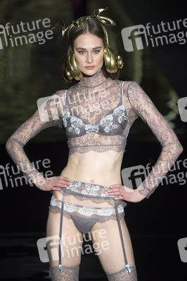 Andrés Sardá Fashion Show auf der Mercedes-Benz Fashion Week Madrid Herbst/Winter 2019