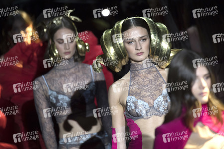 Andrés Sardá Fashion Show auf der Mercedes-Benz Fashion Week Madrid Herbst/Winter 2019