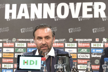 Pressekonferenz des neuen Cheftrainers von Hannover 96 in Hannover