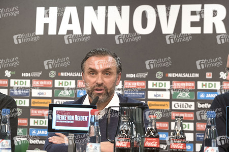 Pressekonferenz des neuen Cheftrainers von Hannover 96 in Hannover