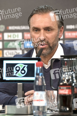 Pressekonferenz des neuen Cheftrainers von Hannover 96 in Hannover