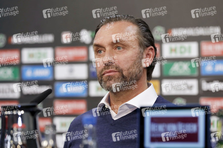 Pressekonferenz des neuen Cheftrainers von Hannover 96 in Hannover
