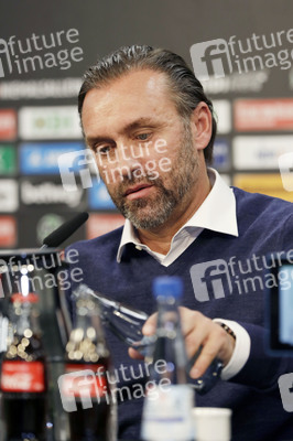 Pressekonferenz des neuen Cheftrainers von Hannover 96 in Hannover