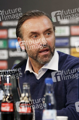 Pressekonferenz des neuen Cheftrainers von Hannover 96 in Hannover