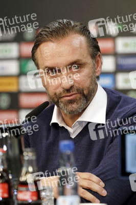 Pressekonferenz des neuen Cheftrainers von Hannover 96 in Hannover