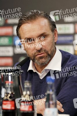 Pressekonferenz des neuen Cheftrainers von Hannover 96 in Hannover