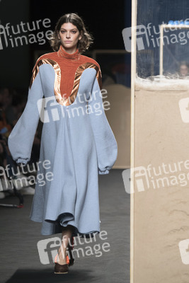 Beatriz Penalver Fashion Show auf der Mercedes-Benz Fashion Week Madrid Herbst/Winter 2019