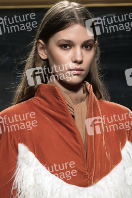 Beatriz Penalver Fashion Show auf der Mercedes-Benz Fashion Week Madrid Herbst/Winter 2019