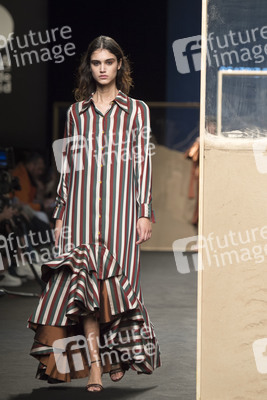 Beatriz Penalver Fashion Show auf der Mercedes-Benz Fashion Week Madrid Herbst/Winter 2019