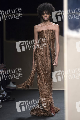 Beatriz Penalver Fashion Show auf der Mercedes-Benz Fashion Week Madrid Herbst/Winter 2019