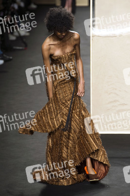 Beatriz Penalver Fashion Show auf der Mercedes-Benz Fashion Week Madrid Herbst/Winter 2019