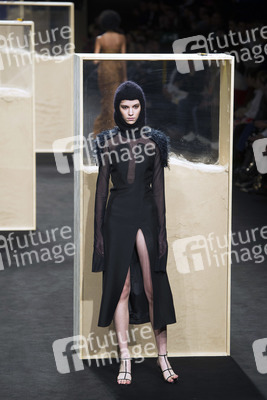 Beatriz Penalver Fashion Show auf der Mercedes-Benz Fashion Week Madrid Herbst/Winter 2019