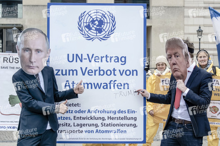 Demonstration 'Reden statt rüsten! INF-Vertrag retten!' in Berlin