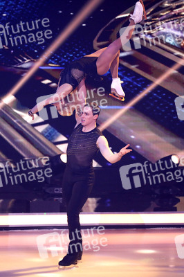 Halbfinale der TV Show 'Dancing on Ice' in Köln