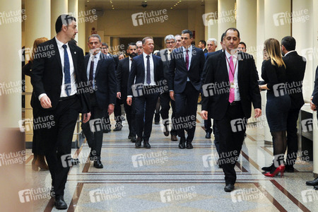 Pedro Sanchez bei Senatssitzung in Madrid