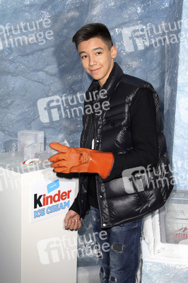 Kinder Frozen Pop-up Store Pre-Opening Event in Hamburg