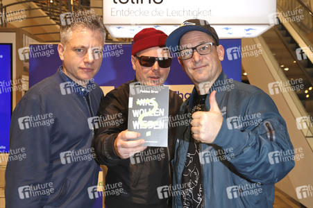 Autogrammstunde mit Fettes Brot in Hamburg