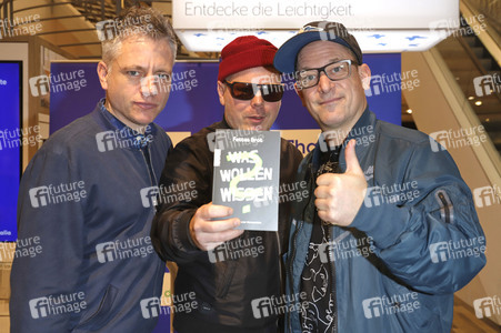 Autogrammstunde mit Fettes Brot in Hamburg