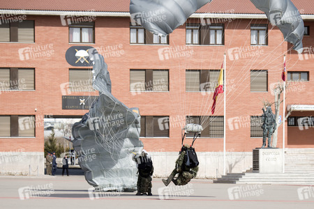 Flaggenzeremonie mit Königin Letizia in Paracuellos de Jarama