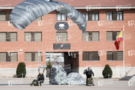 Flaggenzeremonie mit Königin Letizia in Paracuellos de Jarama