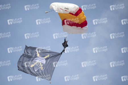 Flaggenzeremonie mit Königin Letizia in Paracuellos de Jarama