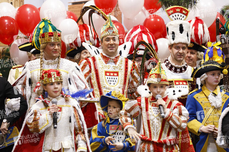 Richtfest für den Rosenmontagszug 2019 in Köln
