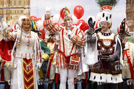 Richtfest für den Rosenmontagszug 2019 in Köln