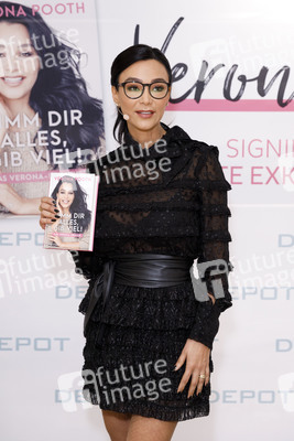 Buchsignierstunde mit Verona Pooth in Köln