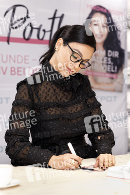 Buchsignierstunde mit Verona Pooth in Köln