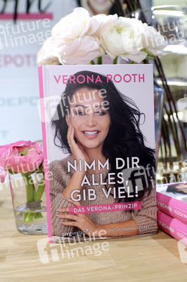 Buchsignierstunde mit Verona Pooth in München
