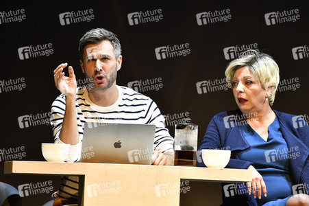 Theaterprobe 'Monsieur Pierre geht online' in Berlin