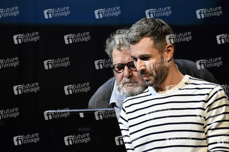 Theaterprobe 'Monsieur Pierre geht online' in Berlin