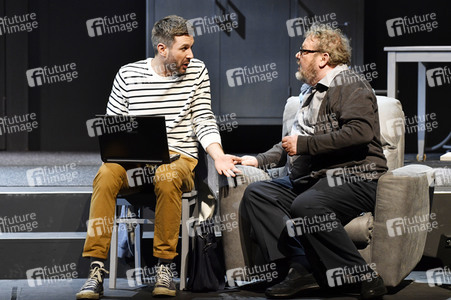 Theaterprobe 'Monsieur Pierre geht online' in Berlin