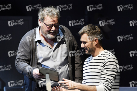 Theaterprobe 'Monsieur Pierre geht online' in Berlin