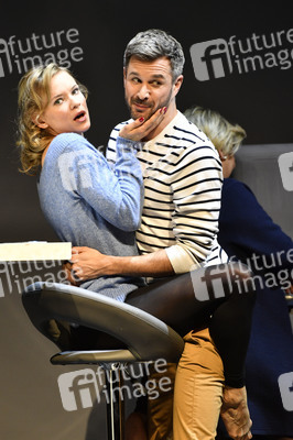 Theaterprobe 'Monsieur Pierre geht online' in Berlin